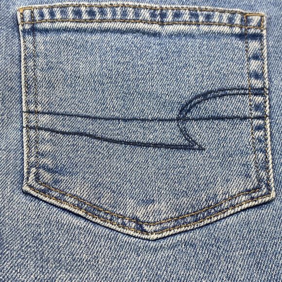 American Eagle Mom Cutoff Jean Womens Size 2 Shortie Stretch Denim Distressed - Picture 3 of 8